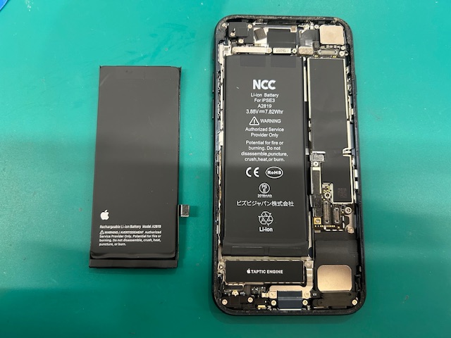 【スマホ修理工房高岡赤祖父店】iPhone SE（第3世代）バッテリー交換もお任せください！